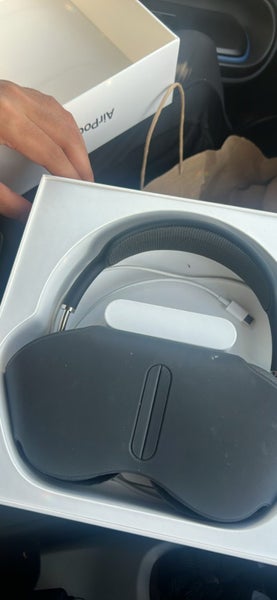 Airpod Max Carousel 1