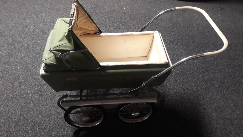 VINTAGE PEDIGREE DOLLS PRAM Carousel 2