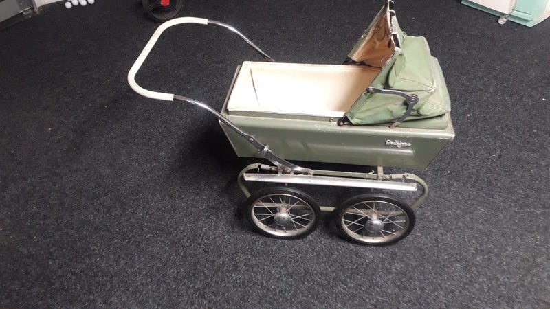 VINTAGE PEDIGREE DOLLS PRAM Carousel 1