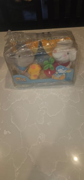 Mic Curtain Holder mouse toy Carousel 1