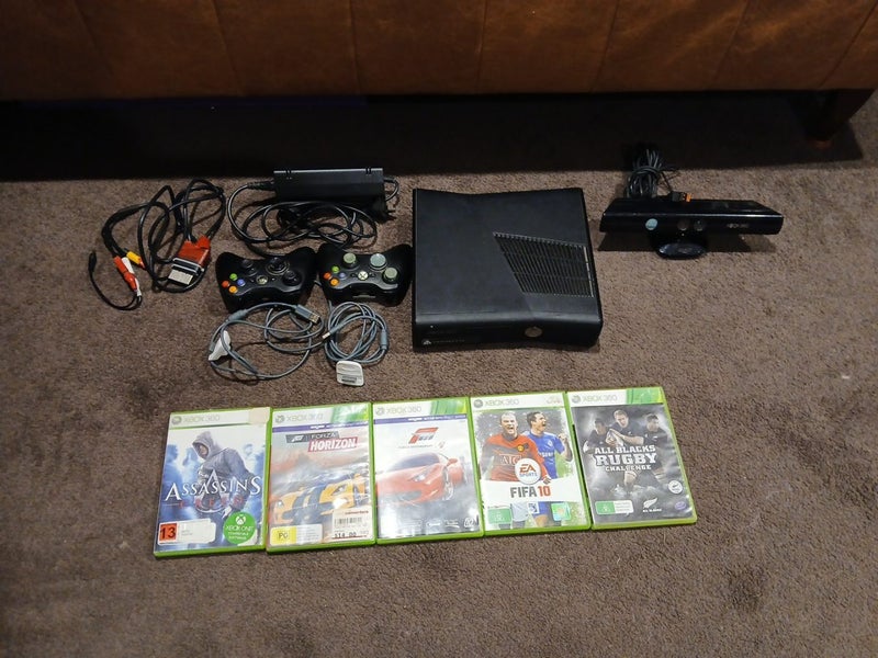 X Box 360 model 1439 + 5 games Carousel 1