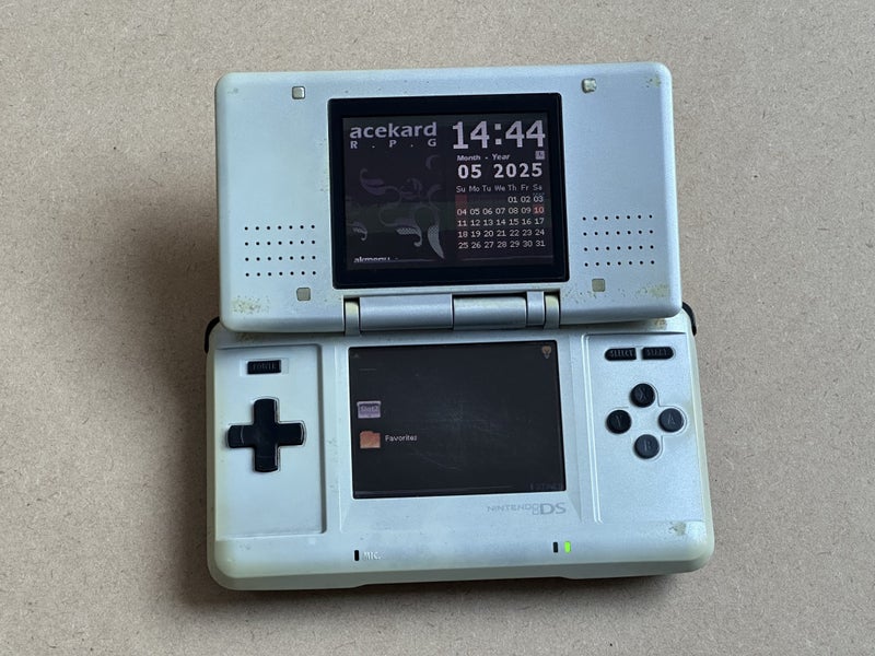 2x Silver Original Nintendo DS + R4 Cartridge Carousel 19