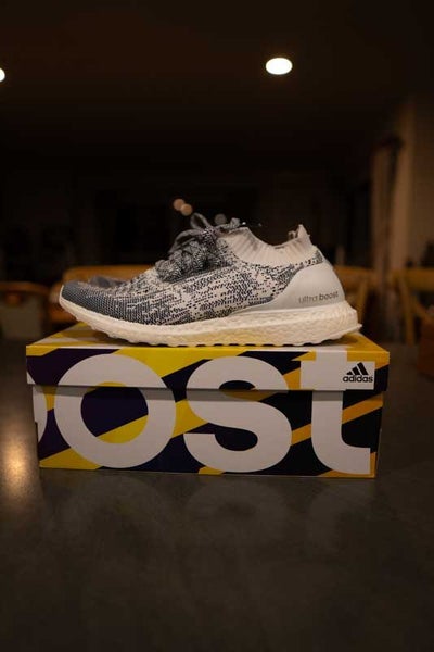 Adidas UltraBoost Cageless *like new* Carousel 1