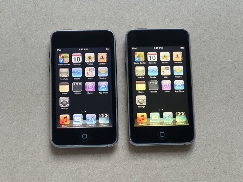 2x iPod touch 2nd Gen - 8GB Carousel 1