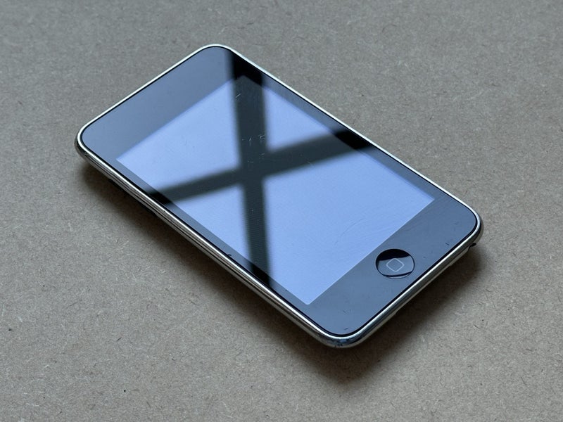 2x iPod touch 2nd Gen - 8GB Carousel 2