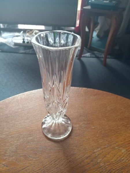 Glass Bud Vase Carousel 1