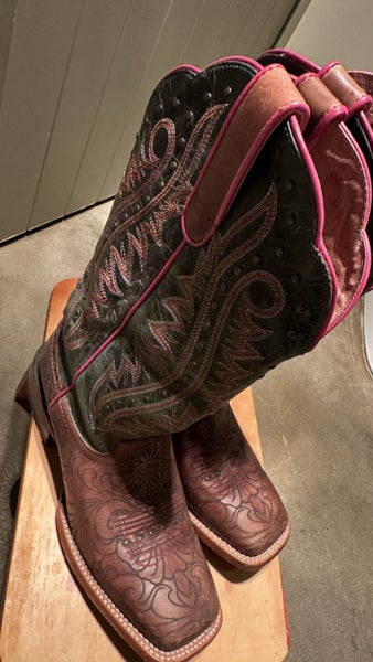 Cowgirl boots Carousel 1