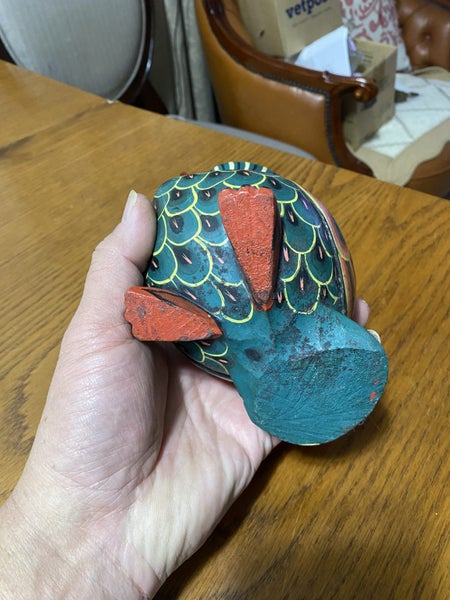 A beautiful wood carved owl with good painting. Carousel 10