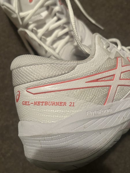 ASICS GEL NETBURNER 21 D - US9 Worn once! Carousel 2