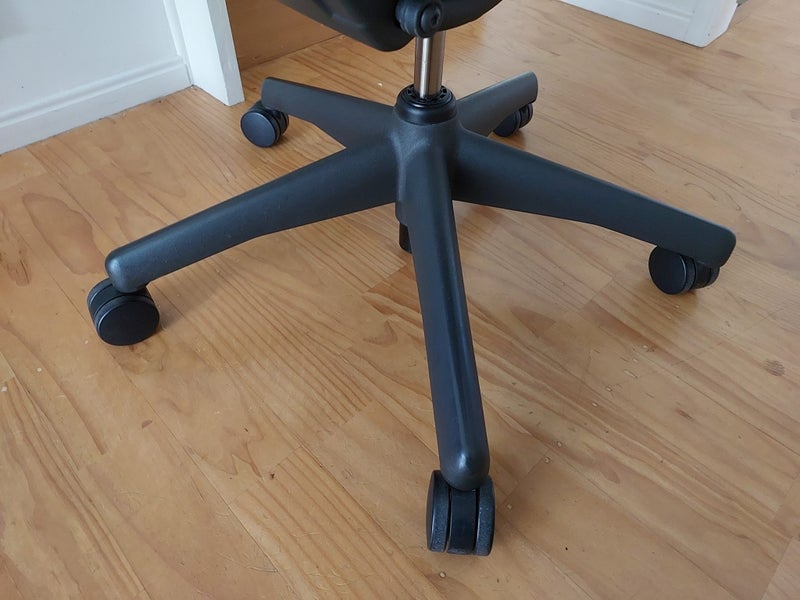 Herman Miller Aeron Ergonomic Office Chair Size B Carousel 18