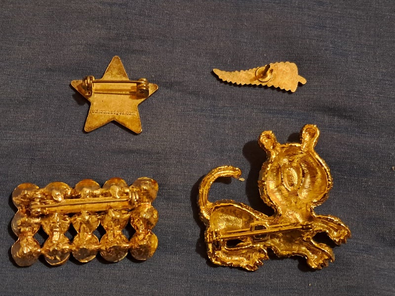 Bulk brooches Carousel 2