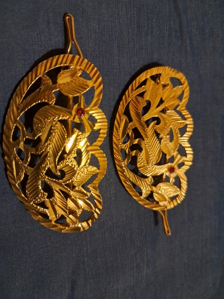 gold filigree hair clips Carousel 1