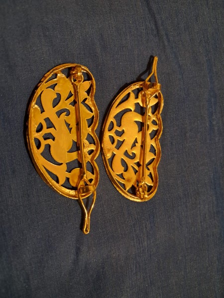 gold filigree hair clips Carousel 2