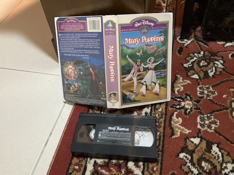 Walt Disney Presents: Mary Poppins (1964) NTSC/American Tape Carousel 1