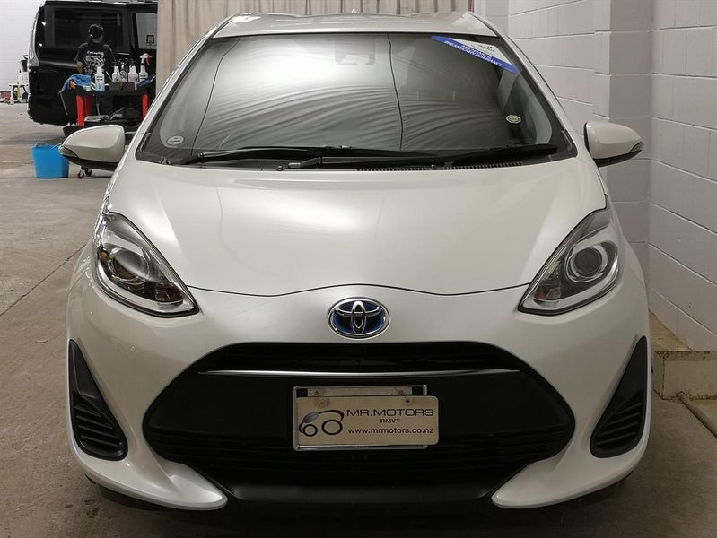 2018 Toyota Aqua G leather pack, Smart key, Cam...62854330485506113
