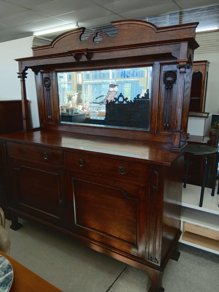 1158 STUNNING OAK SIDEBOARD Carousel 2