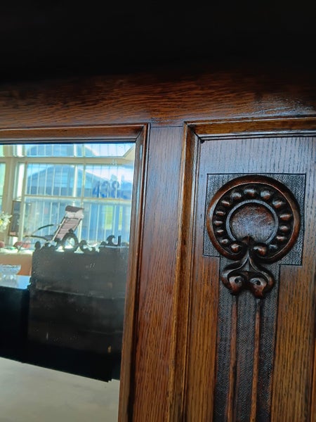 1158 STUNNING OAK SIDEBOARD Carousel 12