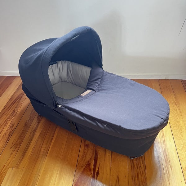 Mountain Buggy Carry cot plus with Adapters Carousel 1