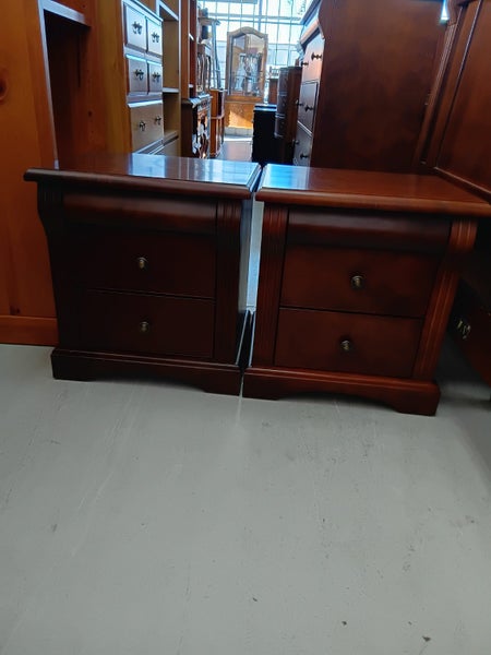 1161 QUALITY PAIR OF BEDSIDES Carousel 1