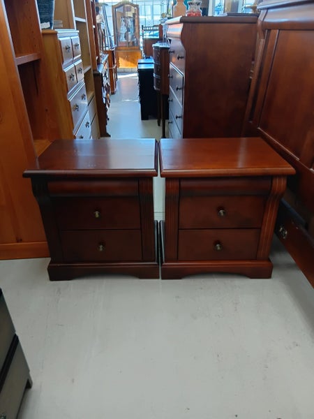 1161 QUALITY PAIR OF BEDSIDES Carousel 2