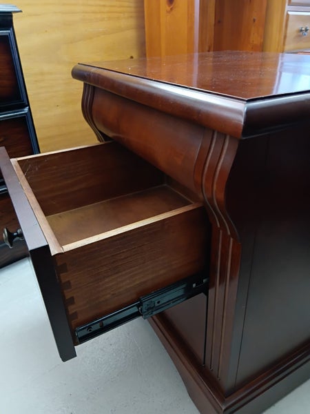 1161 QUALITY PAIR OF BEDSIDES Carousel 7