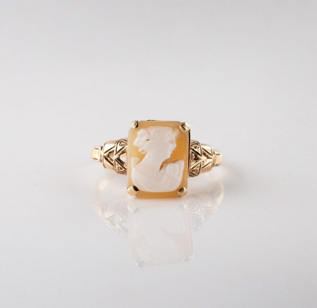 10 carat Gold Cameo ring Carousel 1