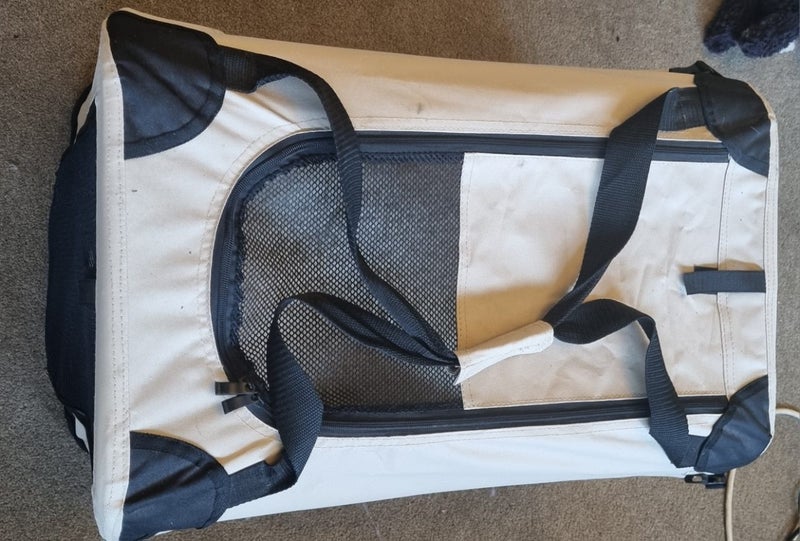 Dog/Cat Carrier Carousel 4