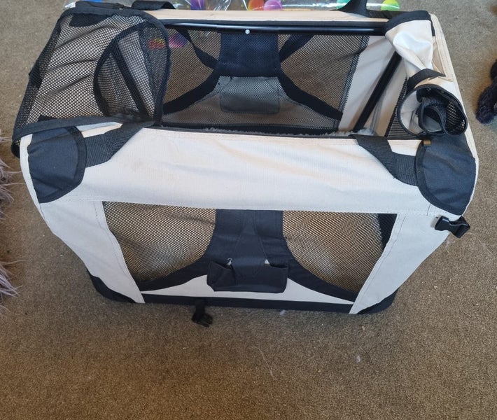 Dog/Cat Carrier Carousel 1