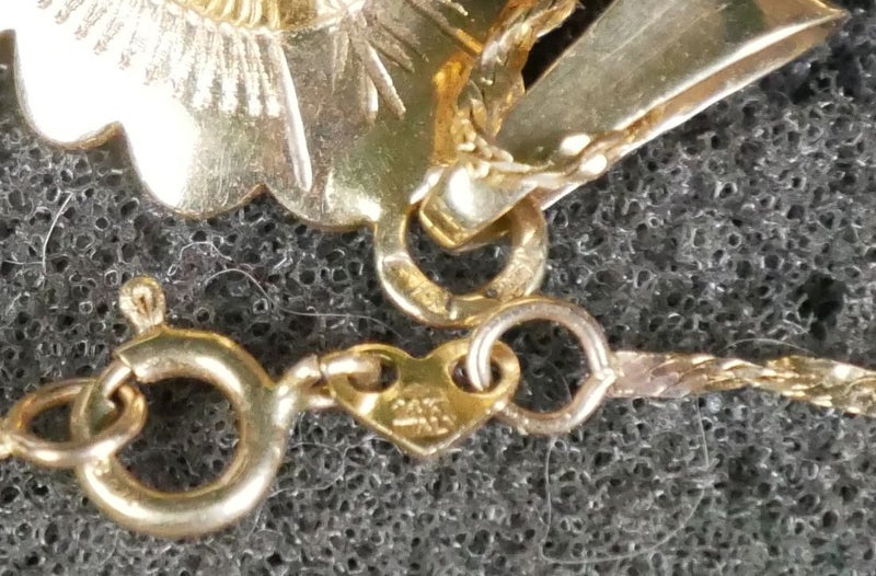Attractive Vintage Solid 14K Gold & Garnet Pendant & Chain Carousel 4