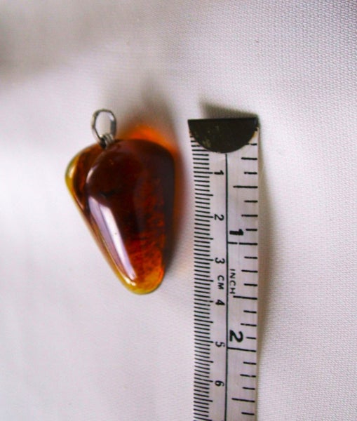 JEWELLERS ESTATE RARE VICTORIAN c1890 CARVED ANCIENT KAURI AMBER/GUM HEART Carousel 2