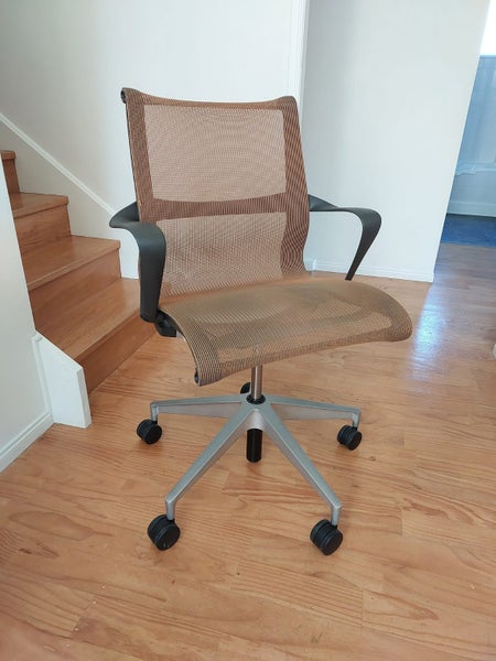 Herman Miller SETU Designer Ergonomic Chair Carousel 1