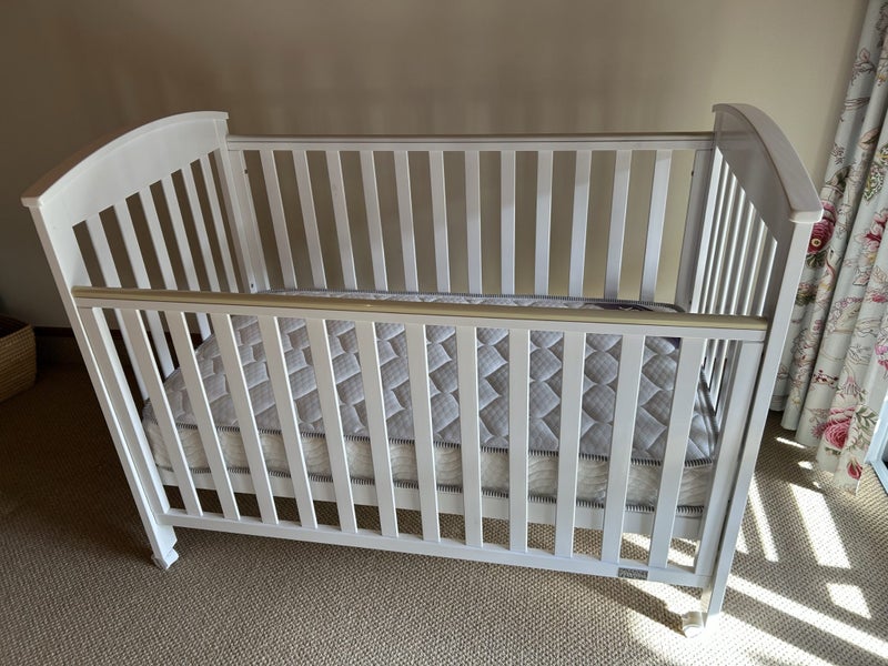 Classic Curve cot with drop sides + mattress Carousel 1