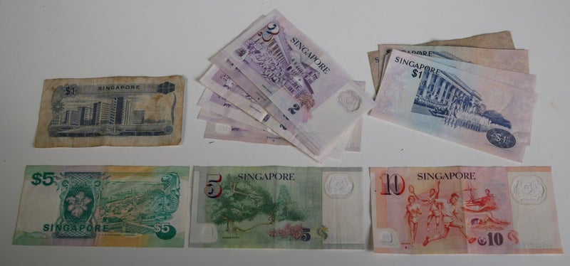 Assorted Vintage / More Recent Singapore Banknotes Carousel 2