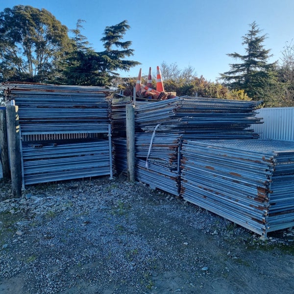 Temporary Site Fencing 2.4m x 2.1m $1 Reserve Carousel 1