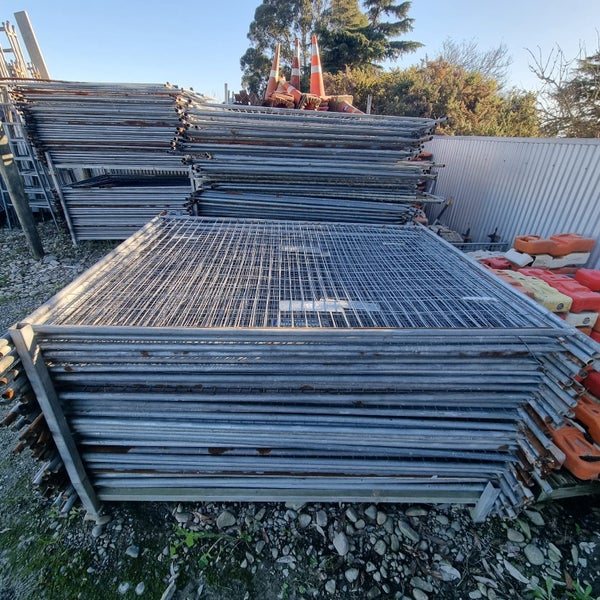 Temporary Site Fencing 2.4m x 2.1m $1 Reserve Carousel 2