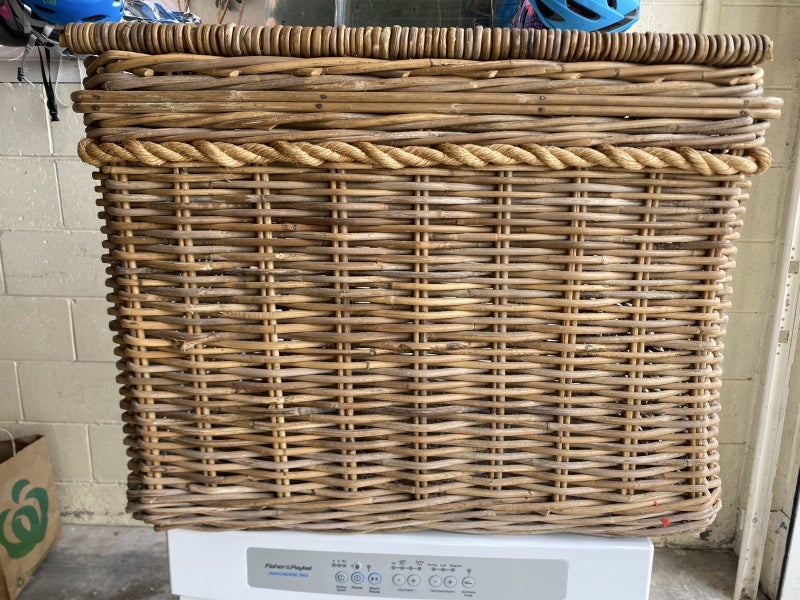 Cane laundry basket Carousel 1