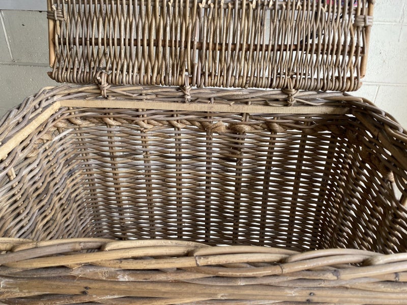 Cane laundry basket Carousel 2