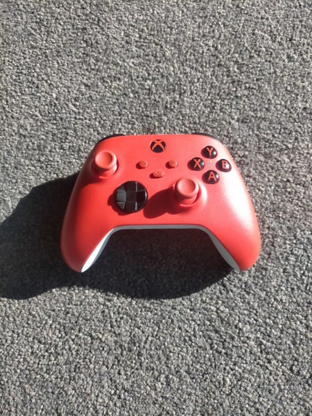 XBOX CONTROLLER - Xbox controller Pulse Red*A little bit of stick drift* Carousel 1