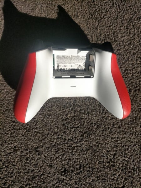 XBOX CONTROLLER - Xbox controller Pulse Red*A little bit of stick drift* Carousel 2