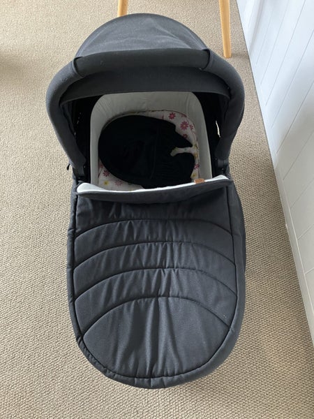 Edwards & Co Carry Cot Mx Carousel 2