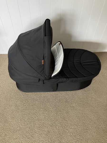 Edwards & Co Carry Cot Mx Carousel 1