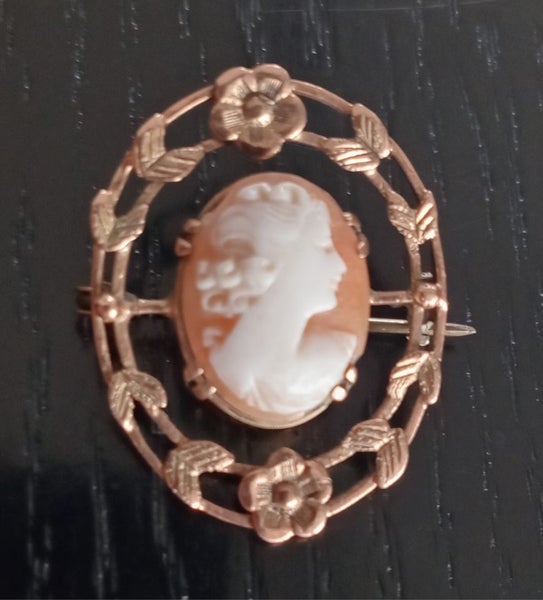 Estate Sale Antique 9CT - Cameo Brooch Carousel 1