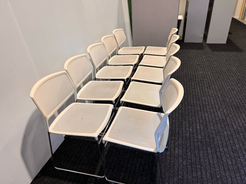 White meeting chairs, Conference Chairs, board chairs x 10 / Axona Aichi Carousel 2