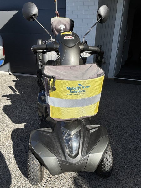 CTM Scooter - 3.5 Years old. Beautiful Condition ! Carousel 2