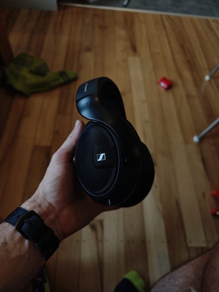 Sennheiser HD560s Carousel 1
