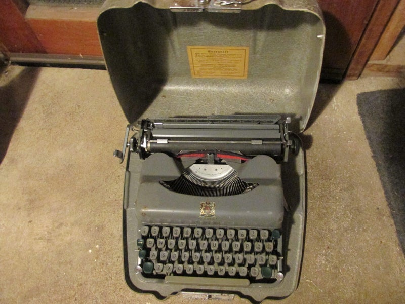 Imperial portable typewriter Carousel 2
