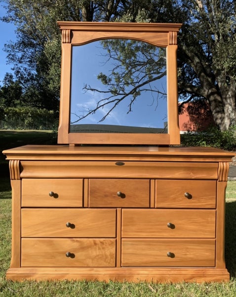 Top of the range Northwood Tudor rimu dresser- FULLY RESTORED Carousel 2