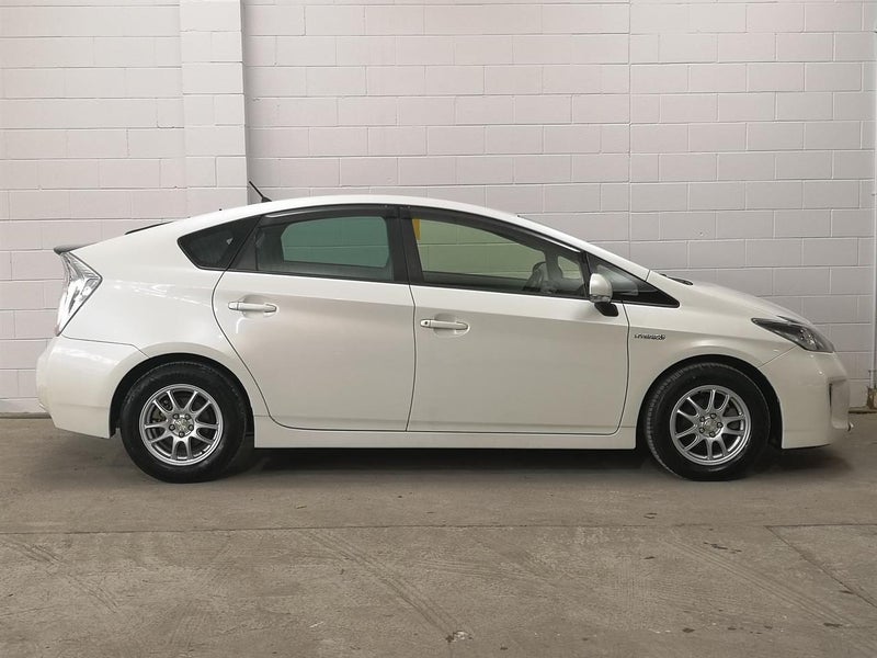2014 Toyota Prius 1.8G Leather spec Camchain62865830104962112