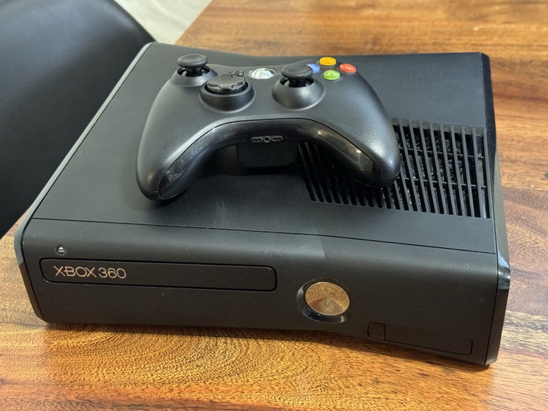 Xbox 360 Console Pack - 250GB Carousel 1