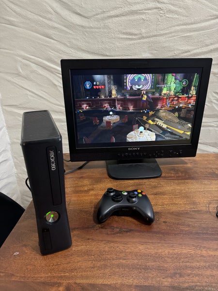 Xbox 360 Console Pack - 250GB Carousel 2